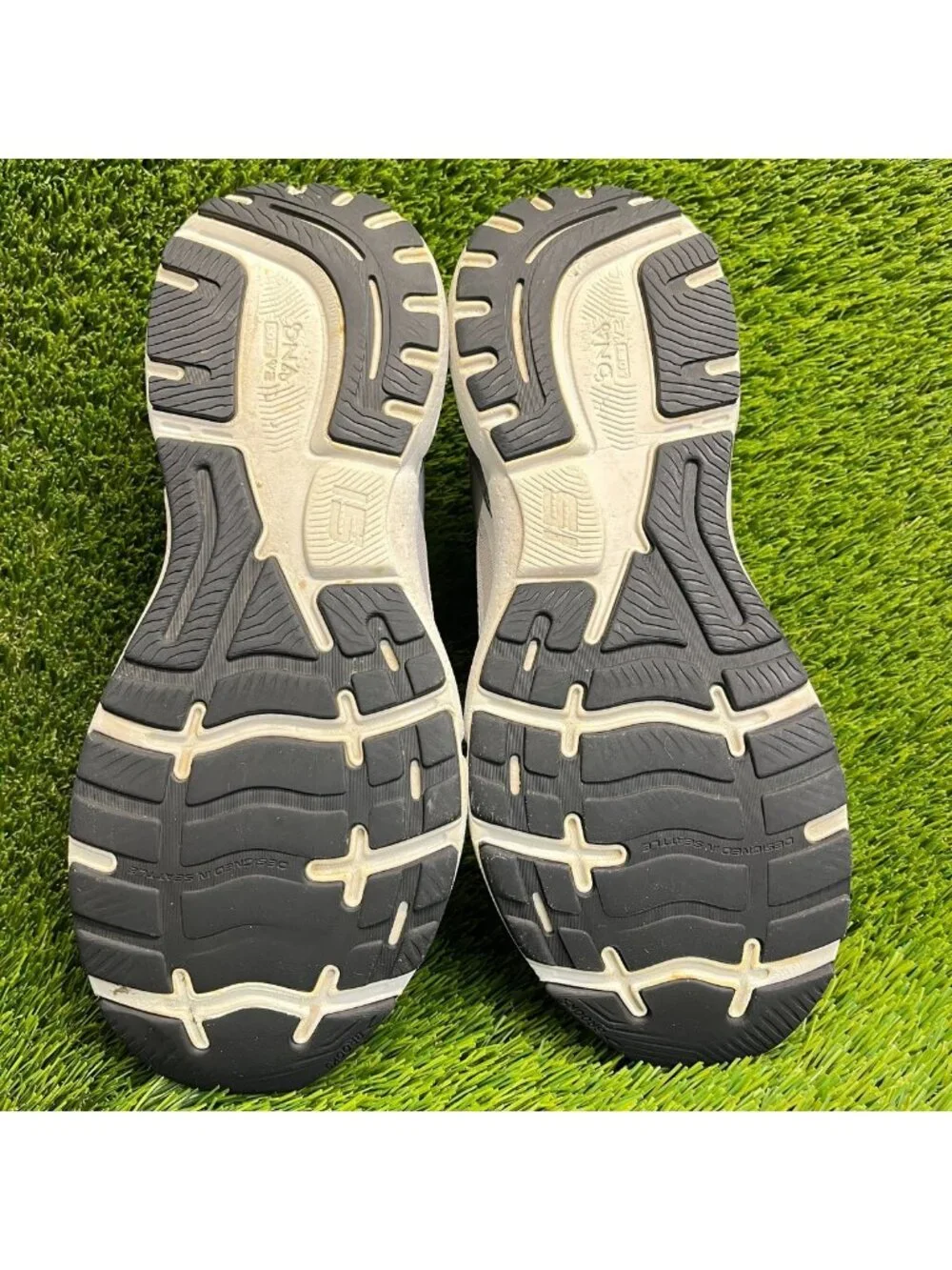 Brooks Ghost 15 Mens Size 12.5 Gray Athletic Running Walking Shoes Sneakers